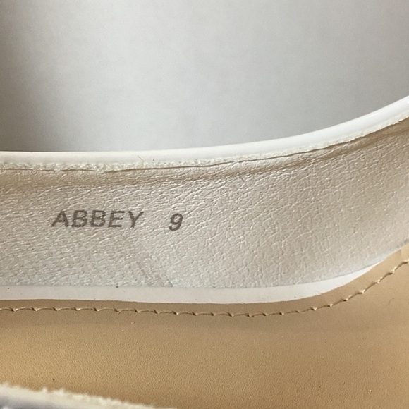 Lady Godiva Abbey Women's Platform Pump - Picture 13 of 13